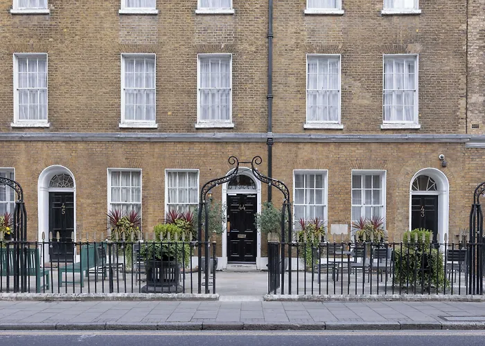 Montcalm Brewery TownhouseAirport Hotel